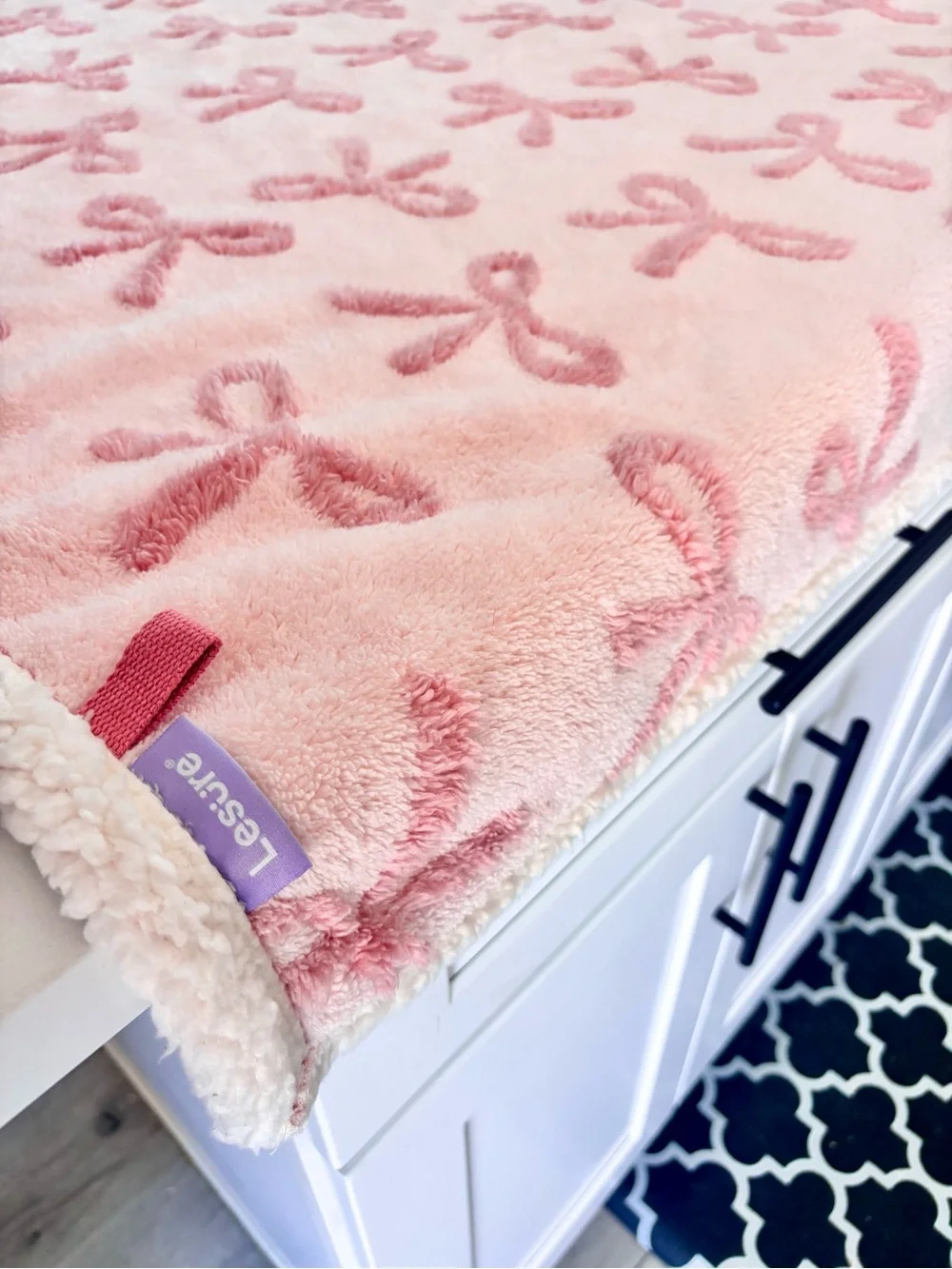 WATERPROOF PINK BOWS PET BLANKET BEDSURE